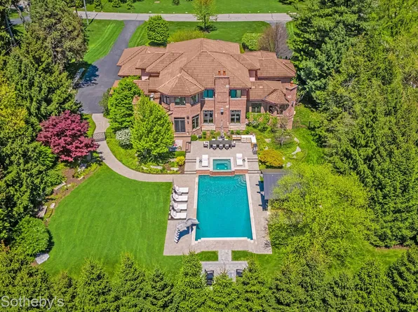 597 Yarboro Dr, Bloomfield Hills, MI 48304