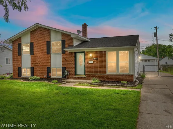 31741 Hazel St, Rockwood, MI 48173