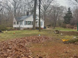 16 Glenview Ave, Northport, NY 11768