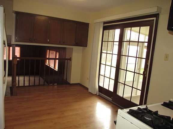 5th image of 847 E 172nd St