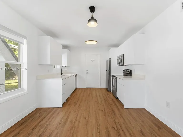 559 NE 68th St #559 — Photo 15
