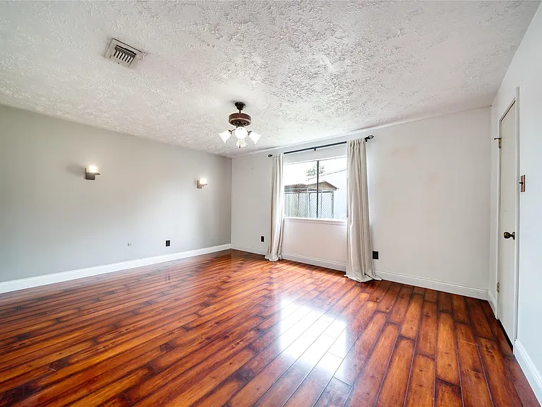 1323 Oakengates Dr — Photo 30