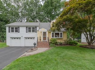 12 Surrey Ln, Madison, NJ 07940
