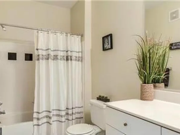 11307 Aristotle Dr APT 103, Fairfax, VA 22030