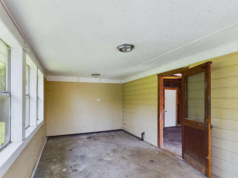 305 Bolton Ave — Photo 20