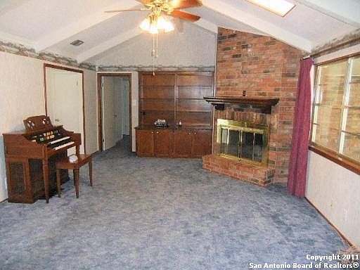 4th image of 401 PARK OAK DR