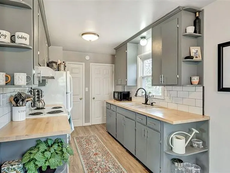 105 Piedmont Ave S — Photo 2