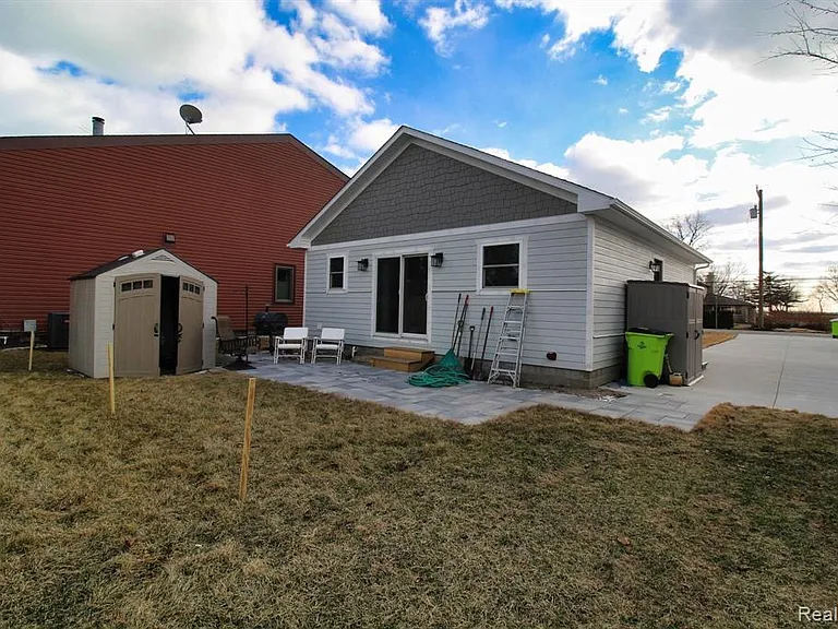 37752 Huron Pointe Dr — Photo 3