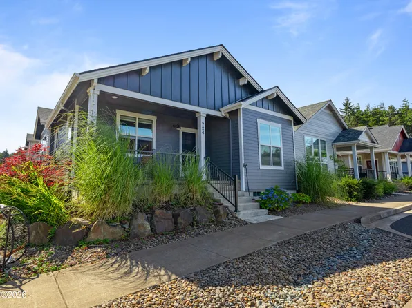 724 SE 44th St, Newport, OR 97366
