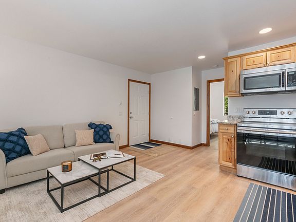 4th image of 55 Virginian Ln #8