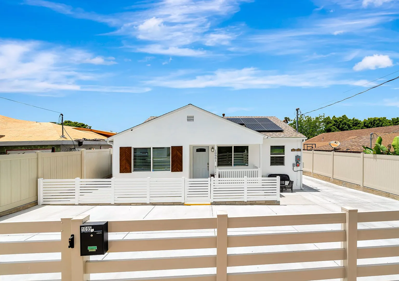 Stunning Updated 3 Bed | 2 Bath Home in Sundland — Photo 1