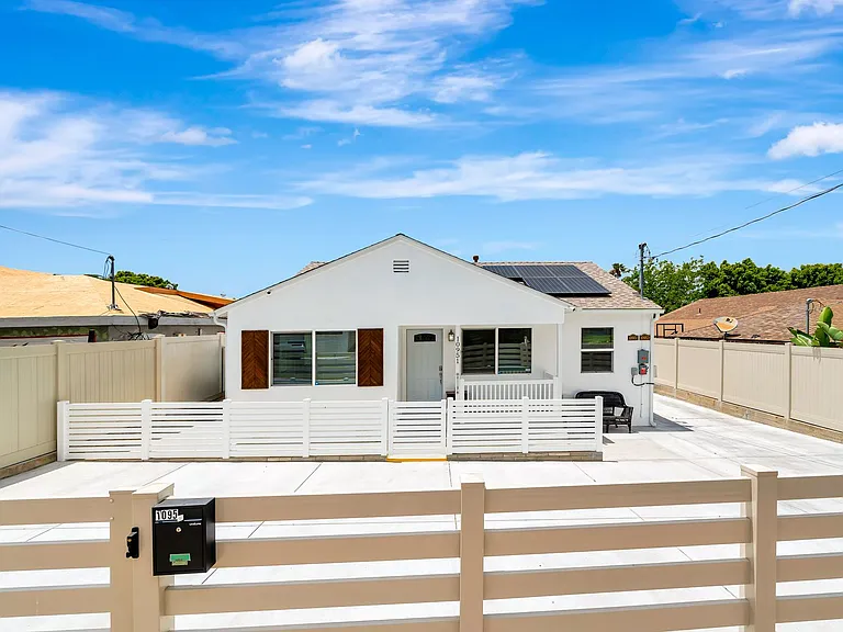 10951 Whitegate Ave — Photo 1