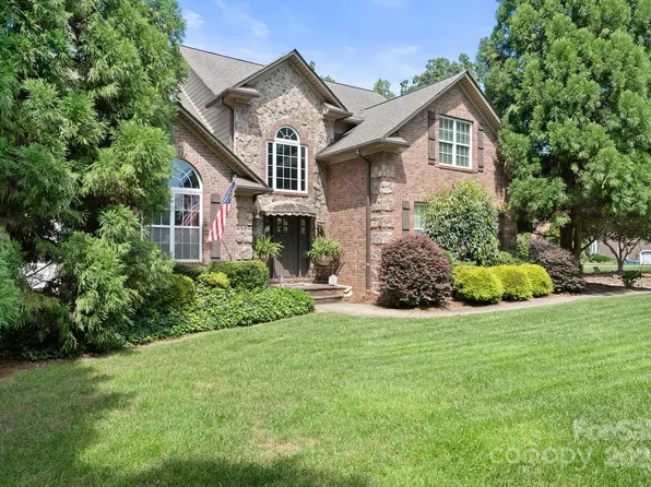 1107 Oakbluff Dr, Salisbury, NC 28147