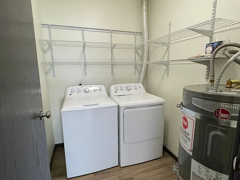 6040 Cali - Spacious 1 & 2 Units | Washer/Dryer | Private Balcony | Lots on Natural Light — Photo 50