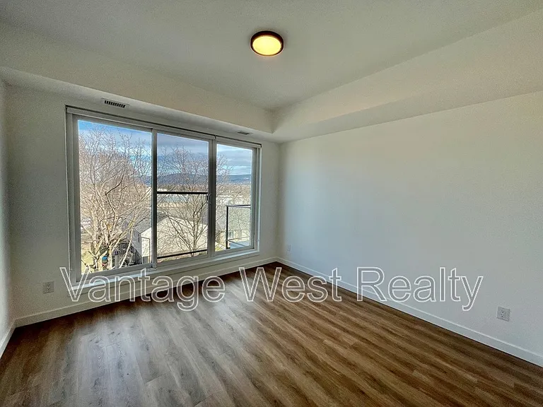 615 Rutland Rd N #401 — Photo 19