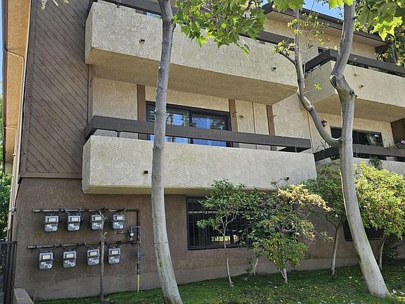 3rd image of 12330 Magnolia Blvd APT 106