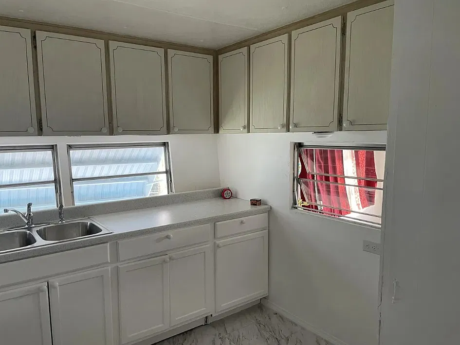 3 bed, 880 sqft, $2,000 — Photo 3