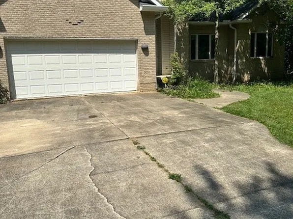 3616 Easton Rd, Barberton, OH 44203