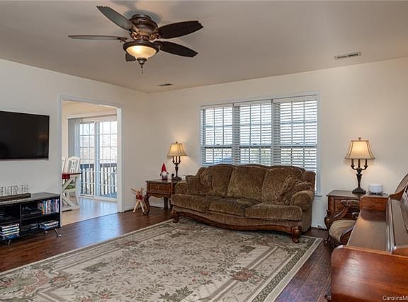 2nd image of 152 Autumn Woods Blvd