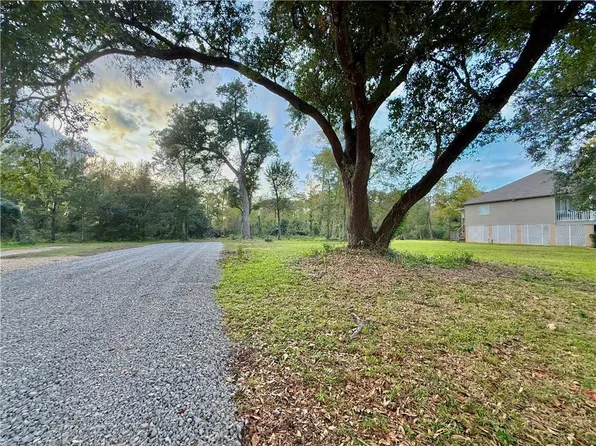 1116 Pine St, Madisonville, LA 70447
