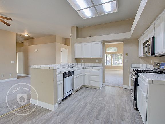 3rd image of 685 Summit Lakes Ct