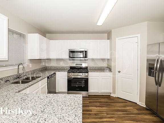 5th image of 1119 Oak Hollow Ct
