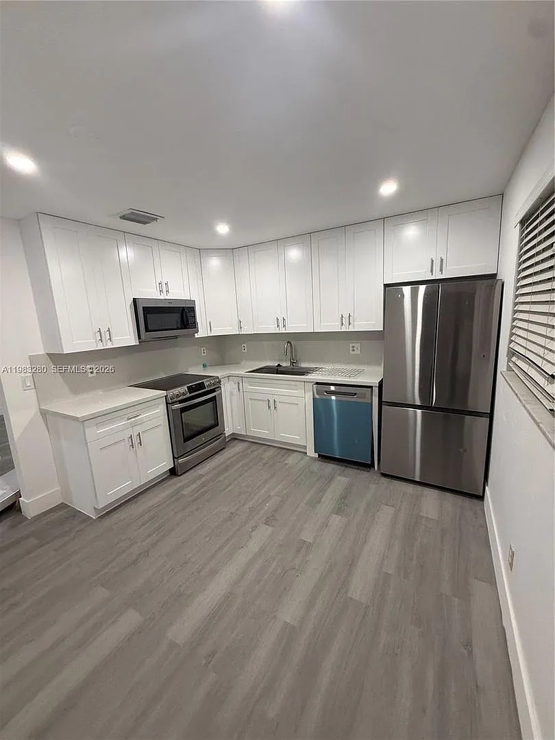 1736 N 16th Court B, Hollywood, FL 33020 — Photo 1