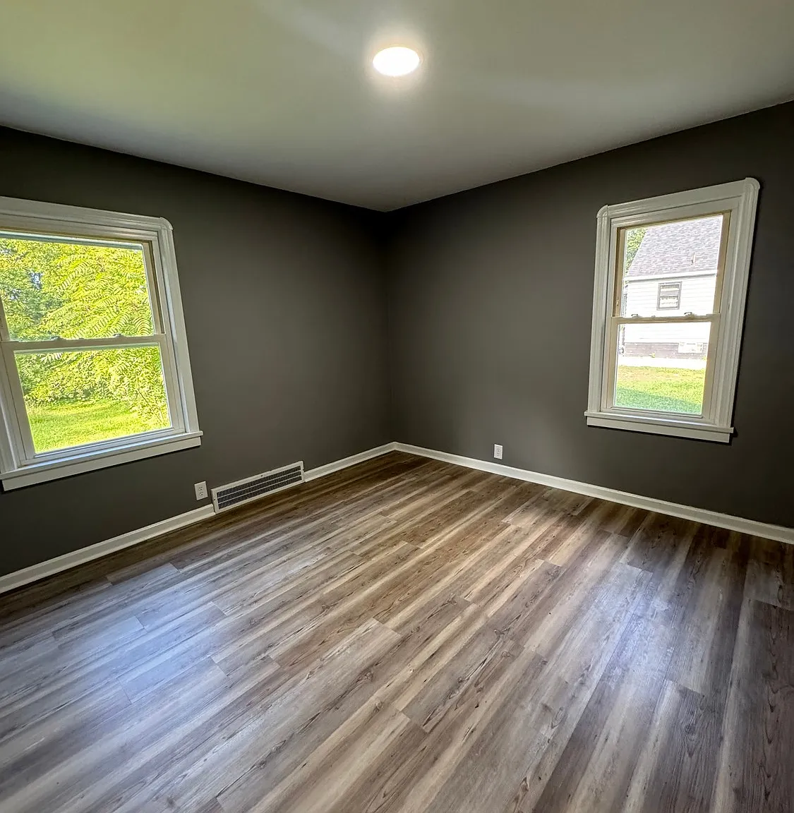 3 bed, 1.0 bath, 1865 sqft, $1,250 — Photo 4
