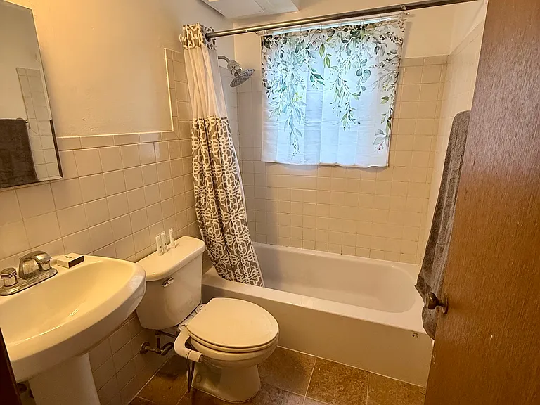 146 S 84th St — Photo 5