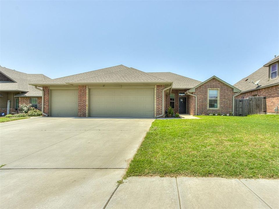1st image of 801 S Silver Leaf Dr