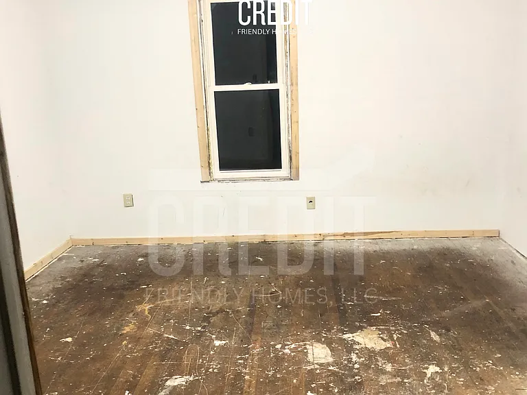 327 E Stuart Ave — Photo 6