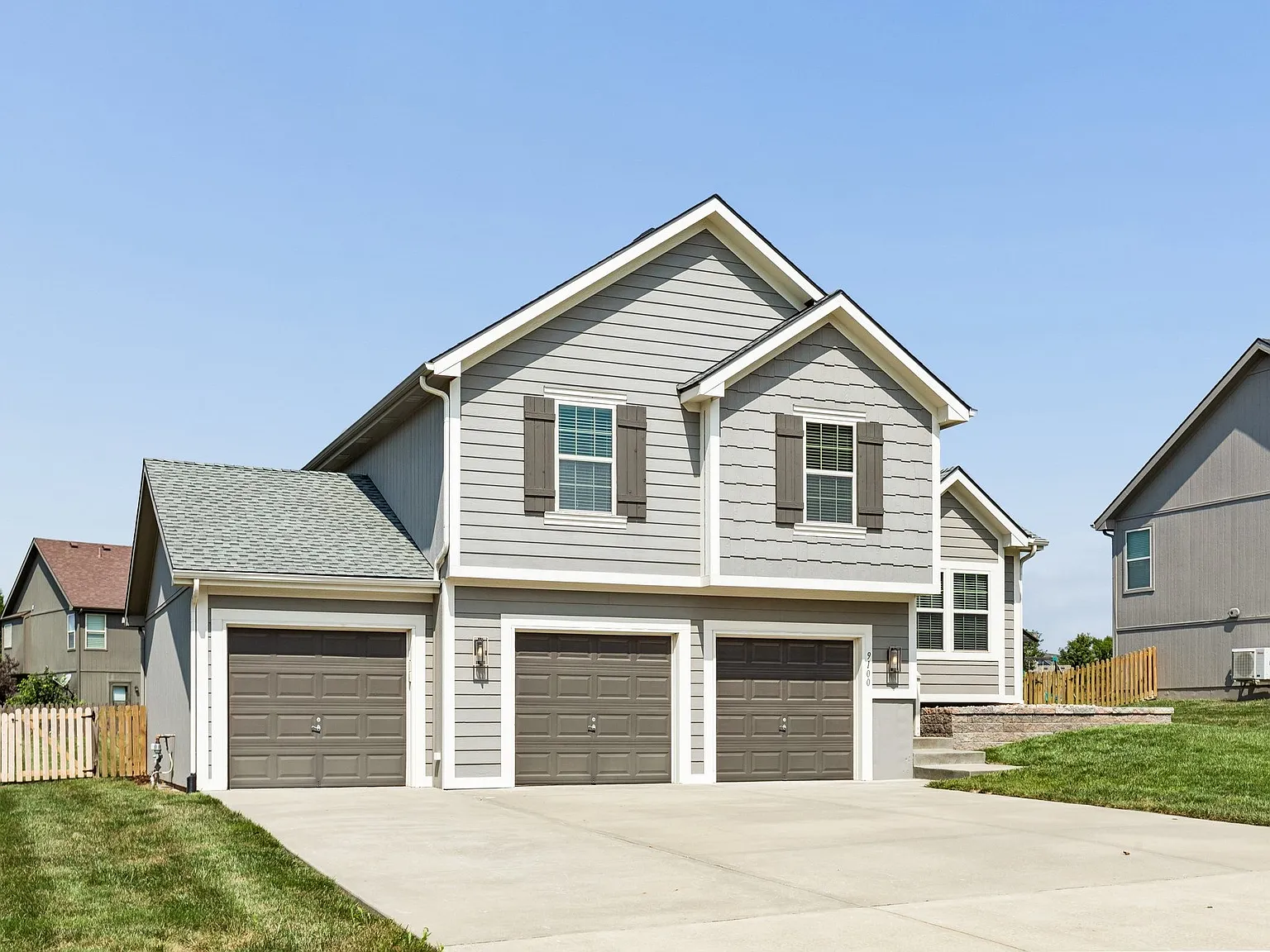 3 bed, 2100 sqft, $2,700 — Photo 2