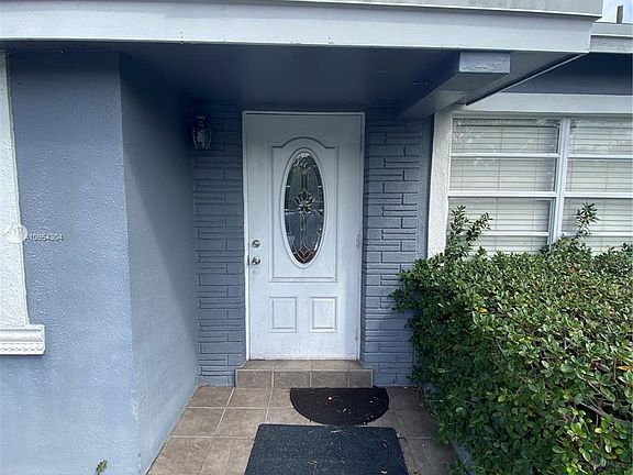 5th image of 2560 NE 14th Ter #2560