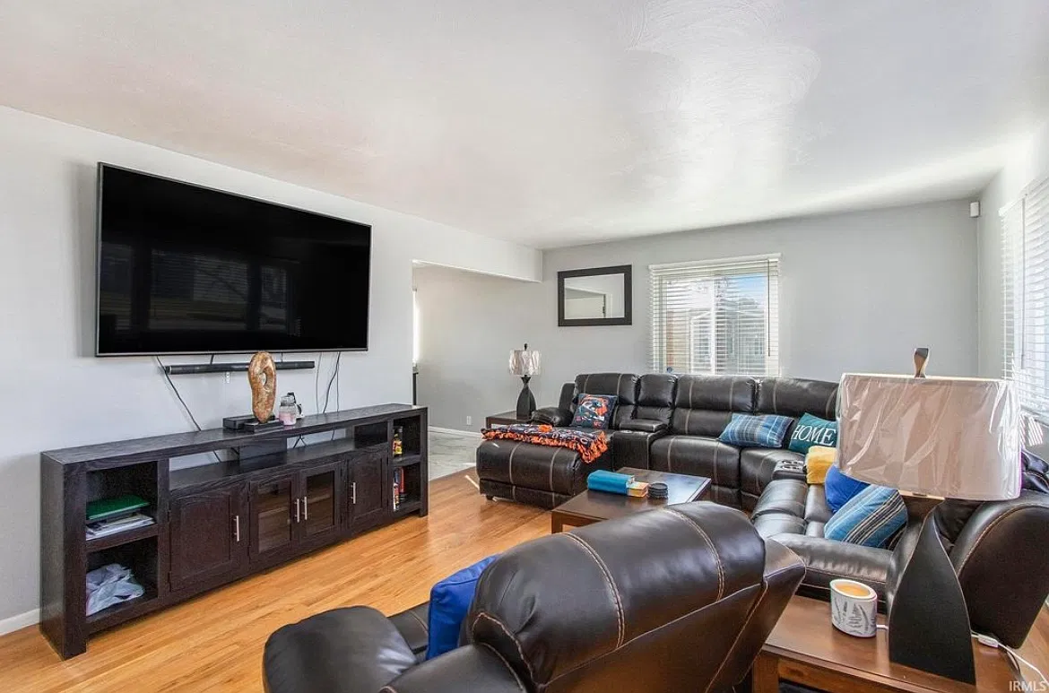 3 bed, 1.5 bath, 1866 sqft, $2,200 — Photo 4