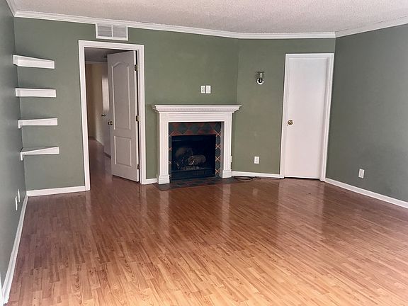 5th image of 8020 Langdon Ave Unit 116