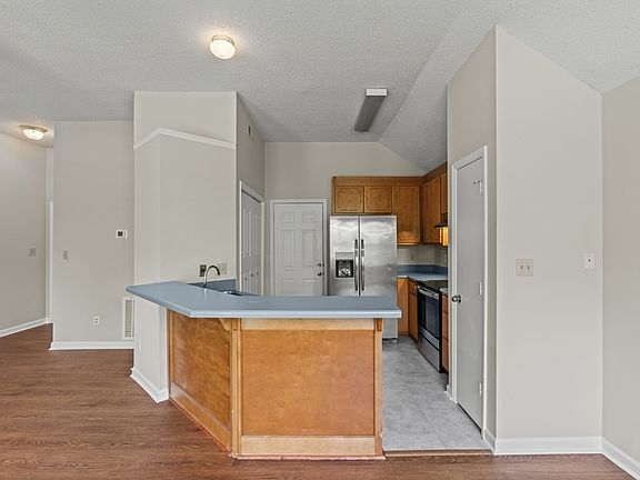 4th image of 100 River Oaks Dr