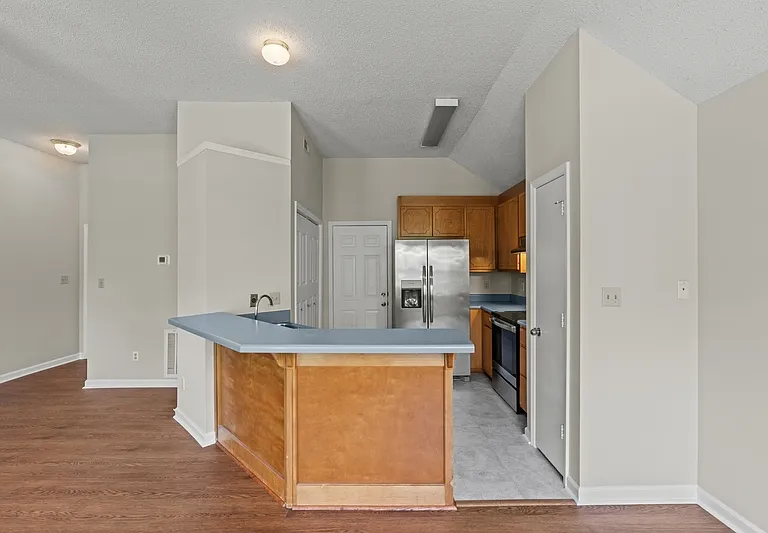 100 River Oaks Dr — Photo 4