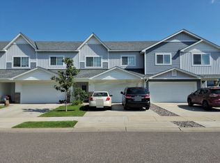 8464 Gateway Cir, Monticello, MN 55362