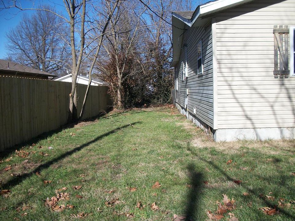 2nd image of 427 W Burford St
