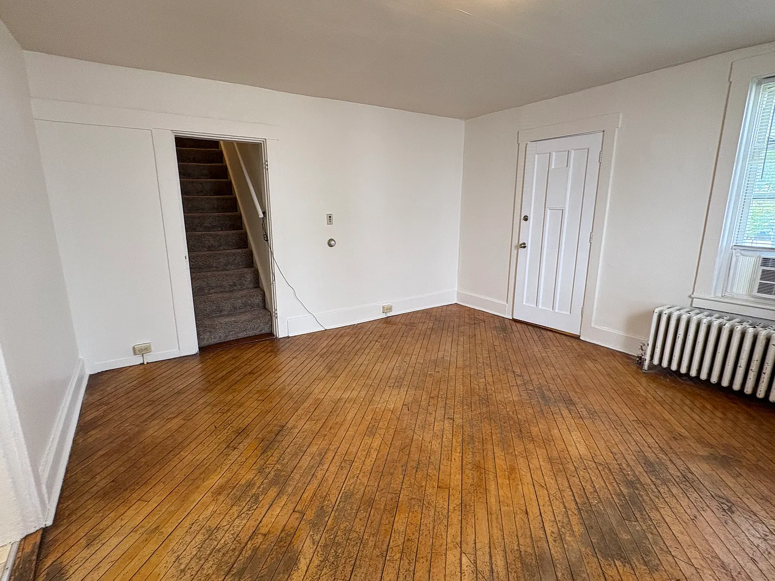 2 bed, 1079 sqft, $1,398 — Photo 2