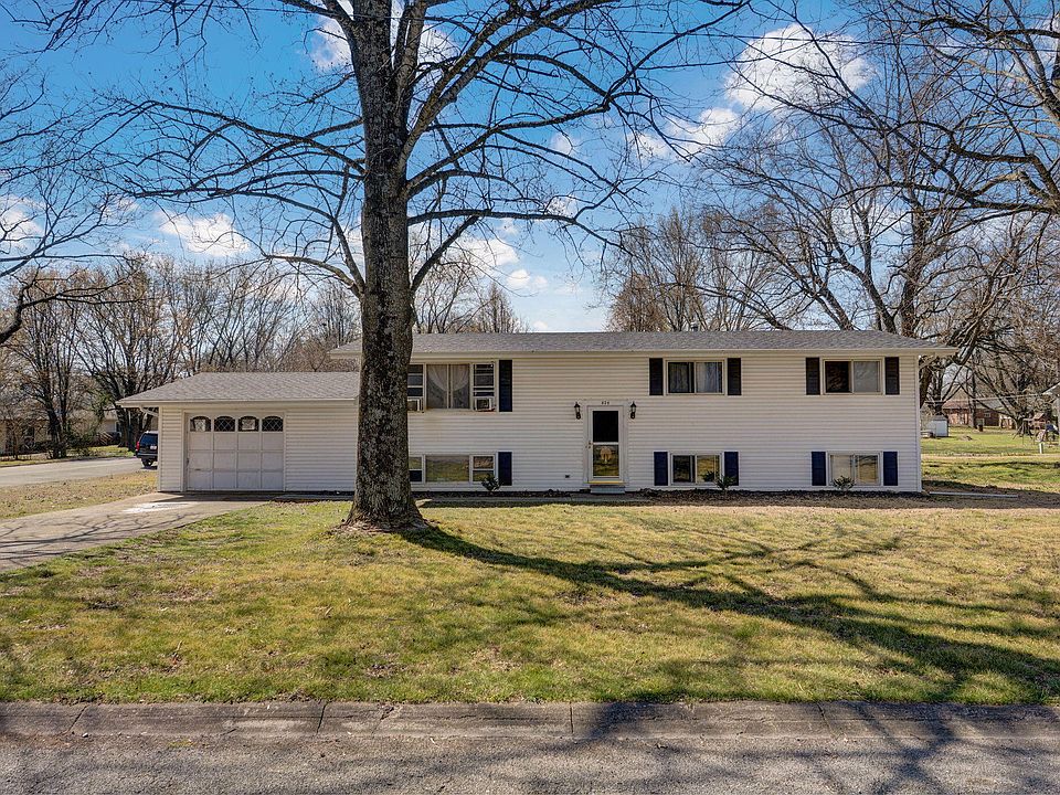 1st image of 824 E Burford Street