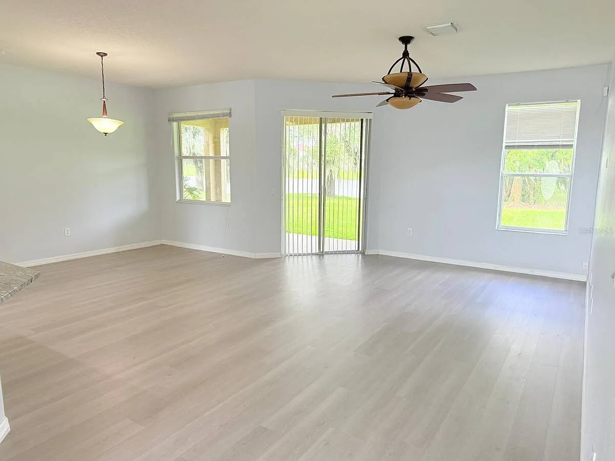 3 bed, 2.0 bath, 1918 sqft, $2,200 — Photo 3