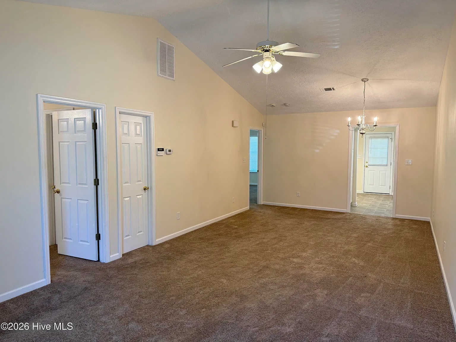 2 bed, 2.0 bath, 1092 sqft, $1,250 — Photo 3