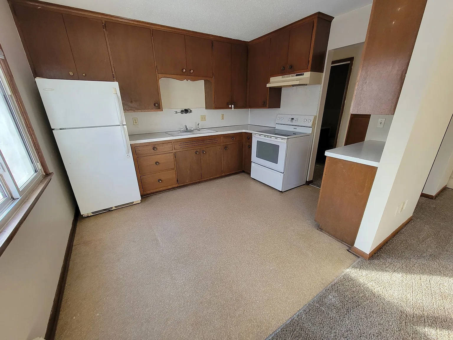Great 2 Bedroom Near Downtown Shakopee With Parking! — Photo 1