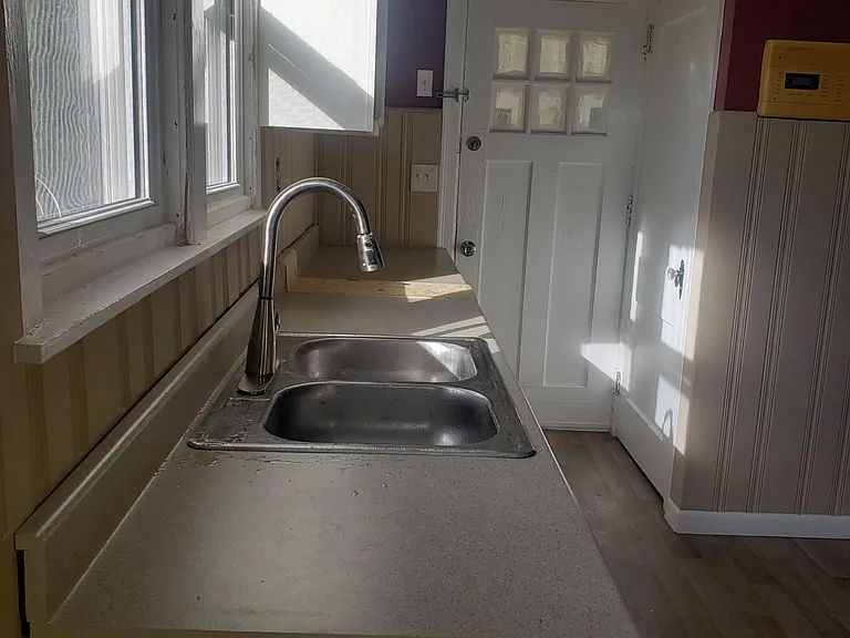 Saffer St — Photo 3