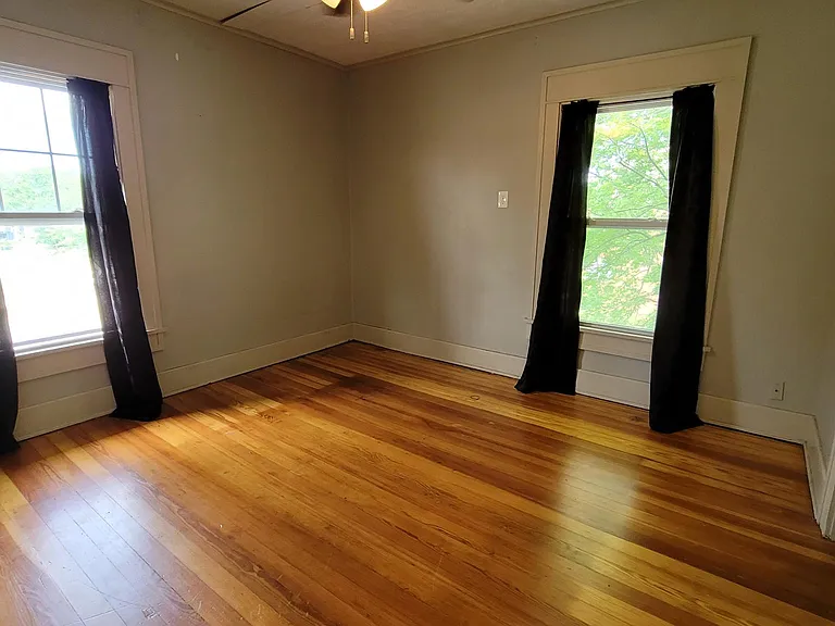 901 S Broadway St — Photo 15