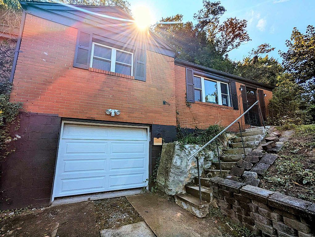 8222 Rolfe St, Pittsburgh, PA 15221