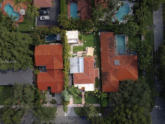 2nd image of 1042 Catalonia Ave