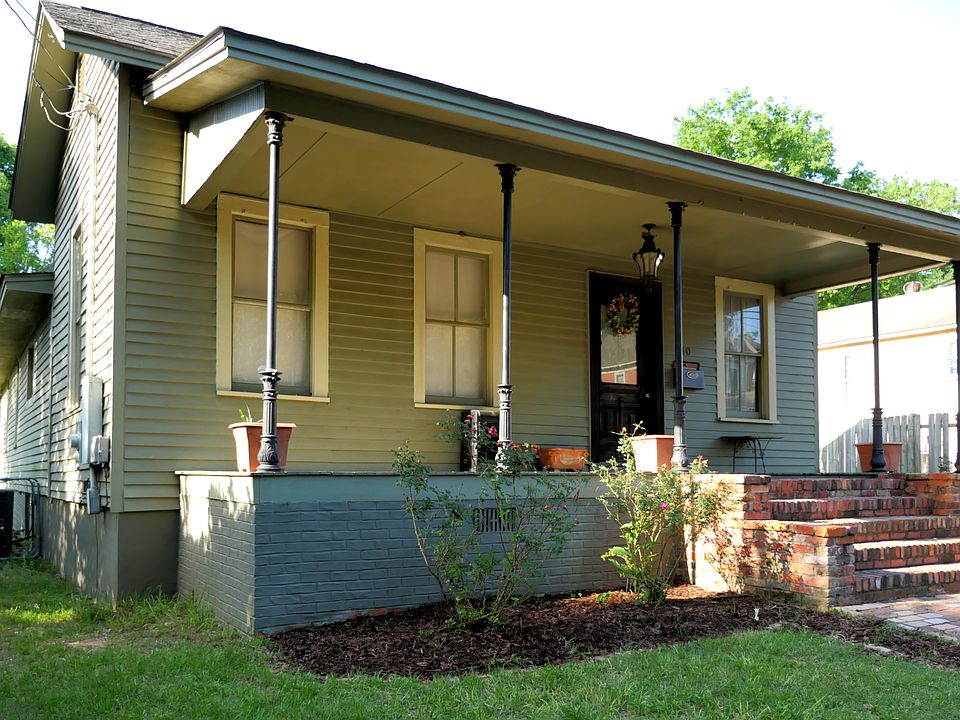 Spacious front porch