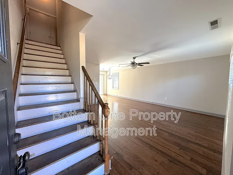 3 bed, 2.0 bath, 1406 sqft, $1,985 — Photo 3
